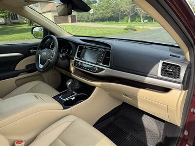 2019 Toyota Highlander XLE   - Photo 13 - Andover, MN 55304