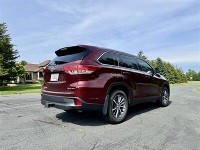 2019 Toyota Highlander XLE   - Photo 5 - Andover, MN 55304