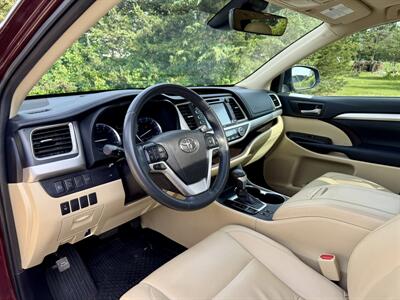 2019 Toyota Highlander XLE   - Photo 8 - Andover, MN 55304