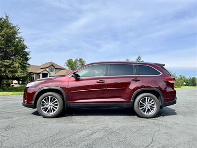 2019 Toyota Highlander XLE   - Photo 2 - Andover, MN 55304