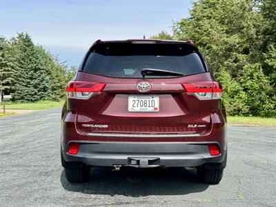 2019 Toyota Highlander XLE   - Photo 4 - Andover, MN 55304