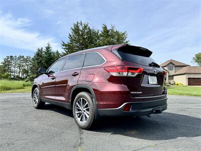 2019 Toyota Highlander XLE   - Photo 3 - Andover, MN 55304