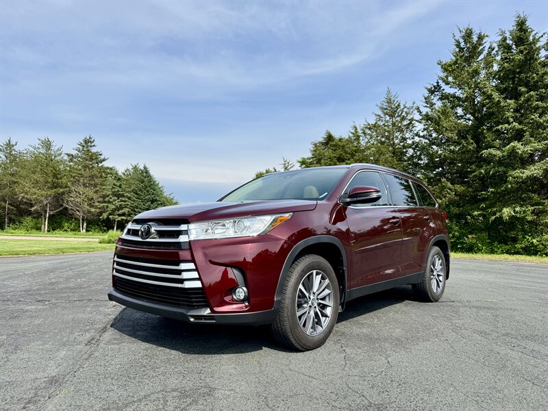 2019 Toyota Highlander XLE - Photo 1 - Andover, MN 55304