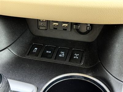 2019 Toyota Highlander XLE   - Photo 20 - Andover, MN 55304