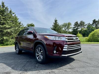 2019 Toyota Highlander XLE   - Photo 6 - Andover, MN 55304