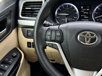 2019 Toyota Highlander XLE   - Photo 17 - Andover, MN 55304