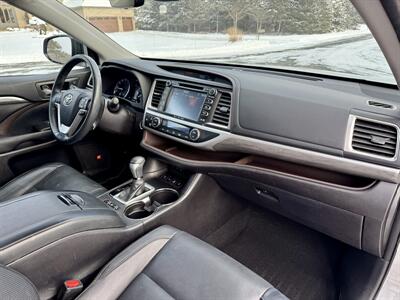 2017 Toyota Highlander Limited   - Photo 16 - Andover, MN 55304