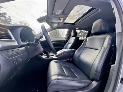 2017 Toyota Highlander Limited   - Photo 11 - Andover, MN 55304