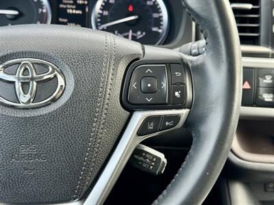 2017 Toyota Highlander Limited   - Photo 21 - Andover, MN 55304