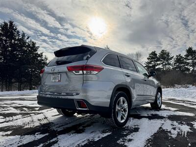 2017 Toyota Highlander Limited   - Photo 6 - Andover, MN 55304