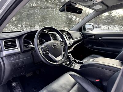 2017 Toyota Highlander Limited   - Photo 10 - Andover, MN 55304