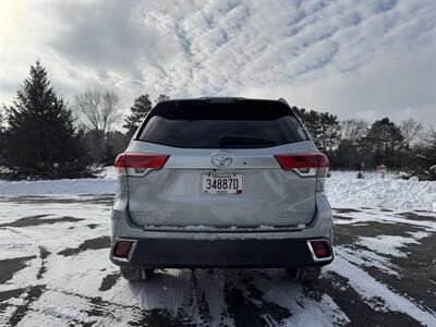 2017 Toyota Highlander Limited   - Photo 4 - Andover, MN 55304