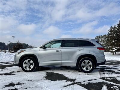 2017 Toyota Highlander Limited   - Photo 2 - Andover, MN 55304