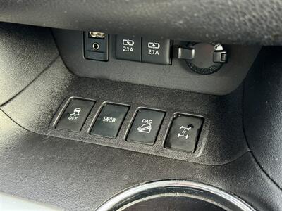 2017 Toyota Highlander Limited   - Photo 23 - Andover, MN 55304