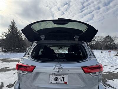 2017 Toyota Highlander Limited   - Photo 5 - Andover, MN 55304