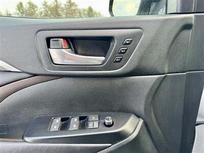 2017 Toyota Highlander Limited   - Photo 27 - Andover, MN 55304