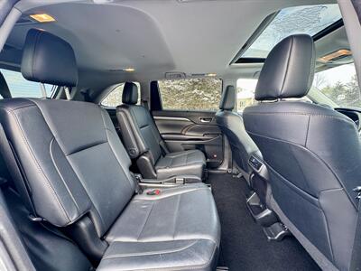 2017 Toyota Highlander Limited   - Photo 15 - Andover, MN 55304