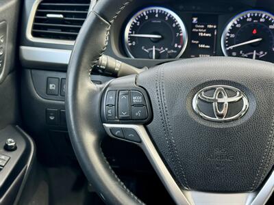 2017 Toyota Highlander Limited   - Photo 20 - Andover, MN 55304