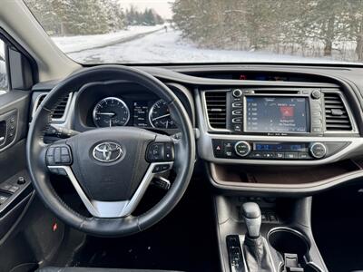 2017 Toyota Highlander Limited   - Photo 19 - Andover, MN 55304