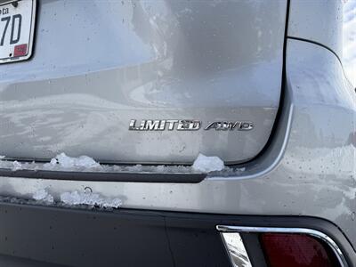 2017 Toyota Highlander Limited   - Photo 7 - Andover, MN 55304