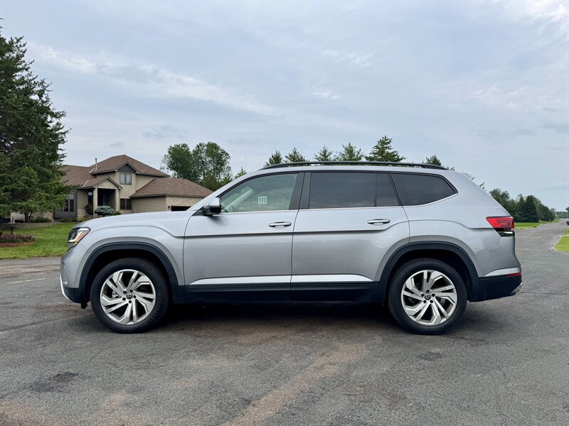 2022 Volkswagen Atlas V6 SE 4Motion - Photo 2 - Andover, MN 55304
