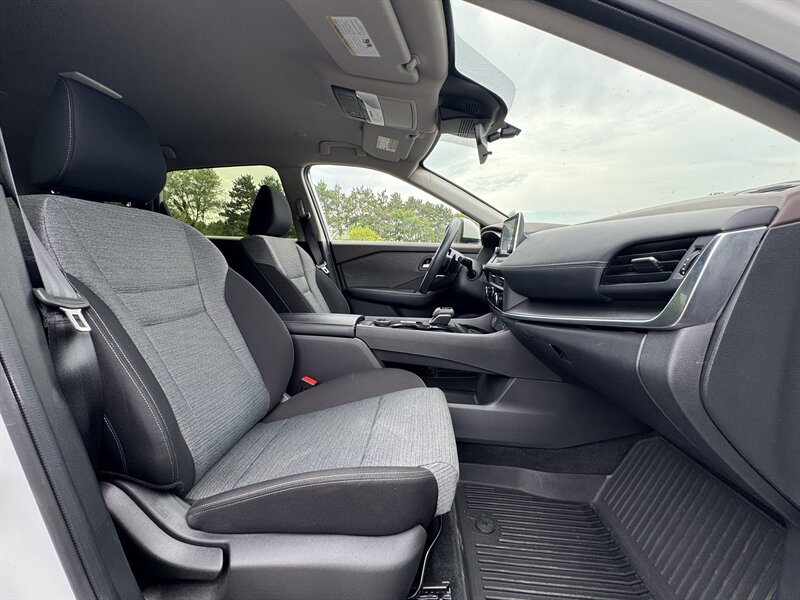2023 Nissan Rogue SV - Photo 14 - Andover, MN 55304