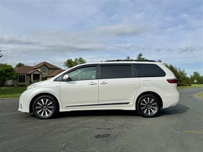 2019 Toyota Sienna XLE 7-Passenger   - Photo 2 - Andover, MN 55304