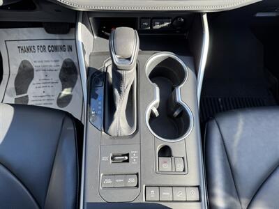 2021 Toyota Highlander XLE   - Photo 20 - Andover, MN 55304