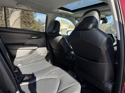 2021 Toyota Highlander XLE   - Photo 10 - Andover, MN 55304