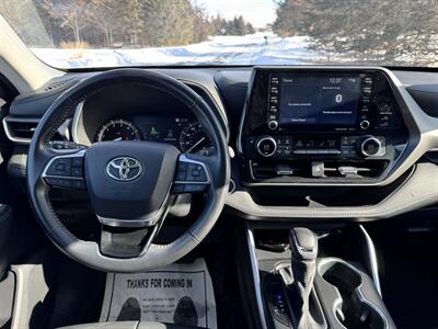 2021 Toyota Highlander XLE   - Photo 15 - Andover, MN 55304