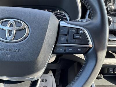 2021 Toyota Highlander XLE   - Photo 19 - Andover, MN 55304
