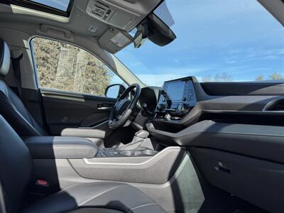 2021 Toyota Highlander XLE   - Photo 13 - Andover, MN 55304