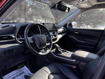 2021 Toyota Highlander XLE   - Photo 6 - Andover, MN 55304