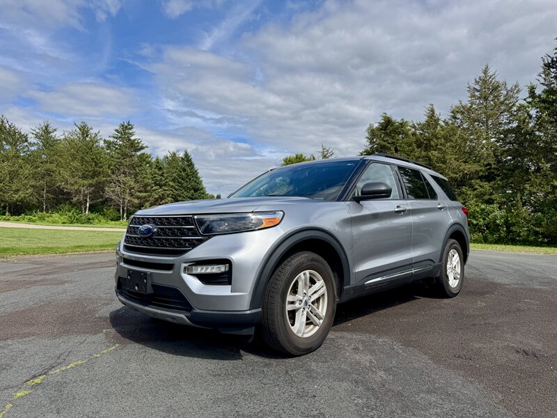 2022 Ford Explorer XLT   - Photo 1 - Andover, MN 55304