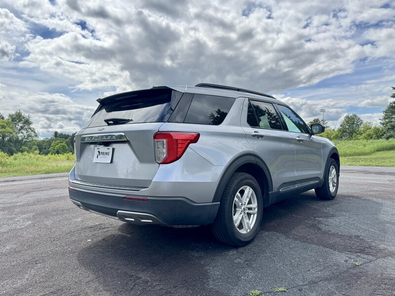 2022 Ford Explorer XLT - Photo 5 - Andover, MN 55304