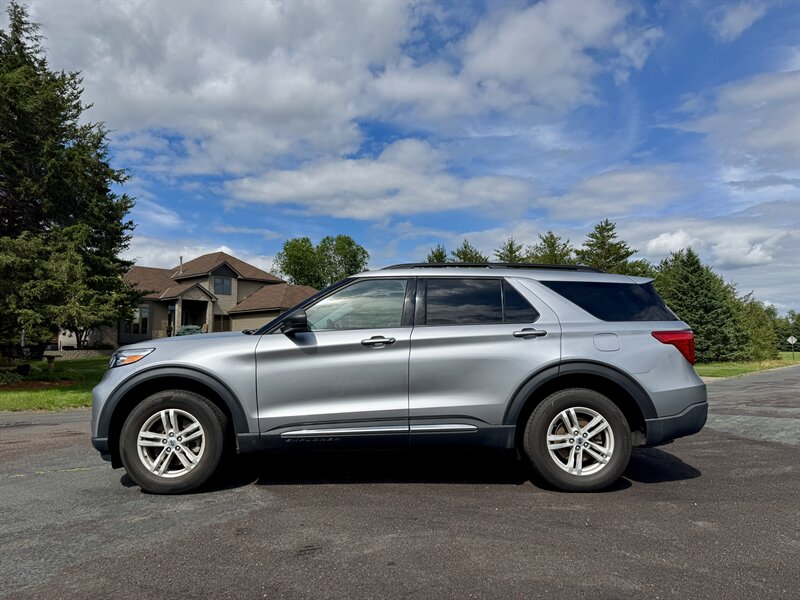 2022 Ford Explorer XLT - Photo 2 - Andover, MN 55304