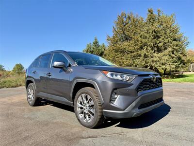 2020 Toyota RAV4 XLE Premium - Photo 8 - Andover, MN 55304