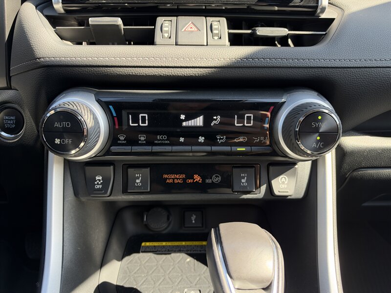 2020 Toyota RAV4 XLE Premium - Photo 21 - Andover, MN 55304