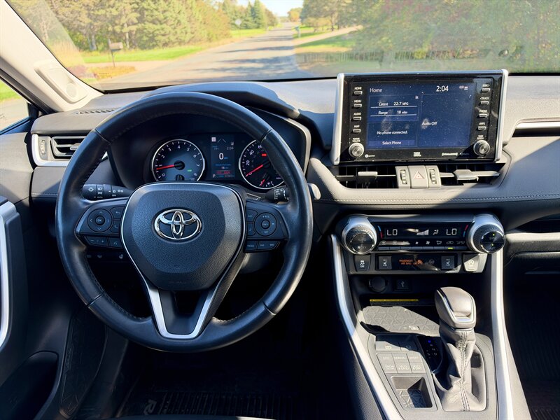 2020 Toyota RAV4 XLE Premium - Photo 17 - Andover, MN 55304