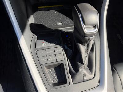 2020 Toyota RAV4 XLE Premium - Photo 23 - Andover, MN 55304