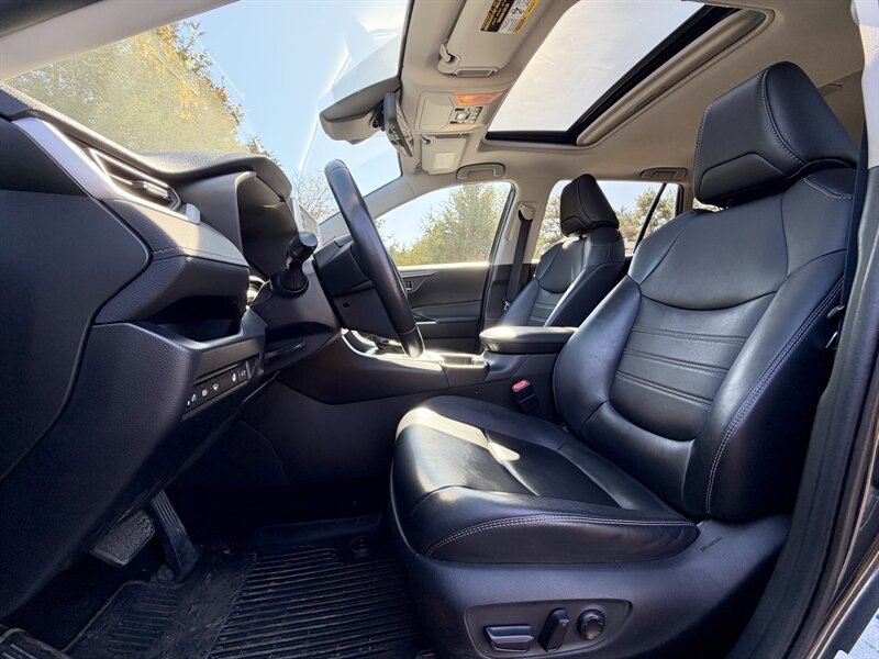 2020 Toyota RAV4 XLE Premium - Photo 11 - Andover, MN 55304