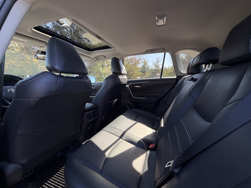 2020 Toyota RAV4 XLE Premium - Photo 12 - Andover, MN 55304