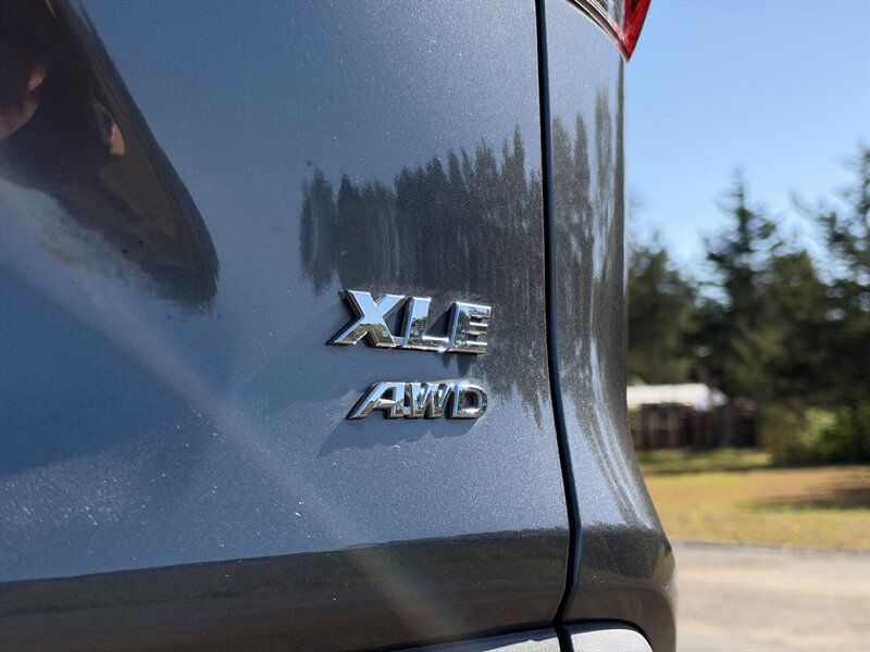 2020 Toyota RAV4 XLE Premium - Photo 5 - Andover, MN 55304