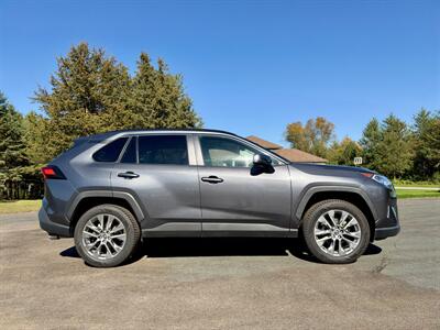 2020 Toyota RAV4 XLE Premium - Photo 7 - Andover, MN 55304
