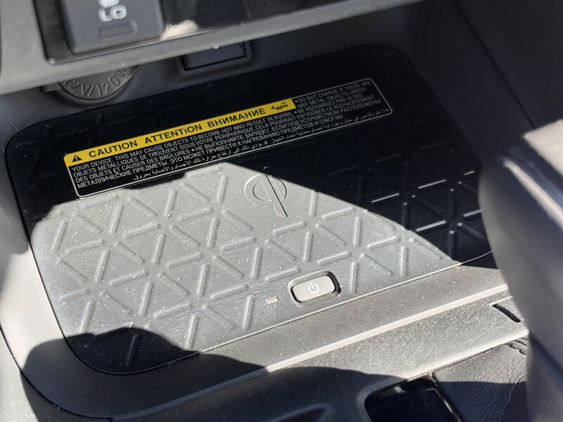 2020 Toyota RAV4 XLE Premium - Photo 22 - Andover, MN 55304