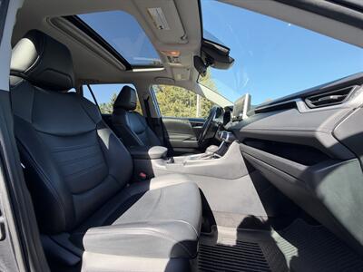 2020 Toyota RAV4 XLE Premium - Photo 15 - Andover, MN 55304