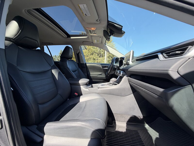 2020 Toyota RAV4 XLE Premium - Photo 15 - Andover, MN 55304