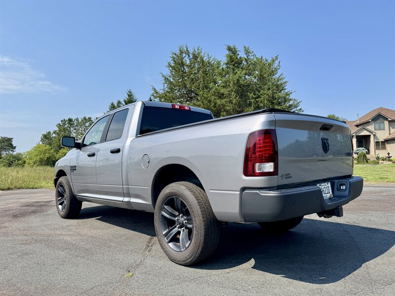 2022 RAM 1500 Classic SLT - Photo 3 - Andover, MN 55304