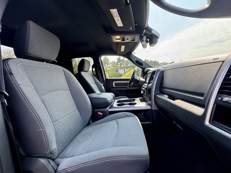 2022 RAM 1500 Classic SLT - Photo 16 - Andover, MN 55304