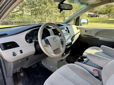2014 Toyota Sienna LE 8-Passenger   - Photo 9 - Andover, MN 55304